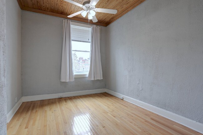 Building Photo - 2BD/1BA Spacious, Fabulous Fells Point Apa...