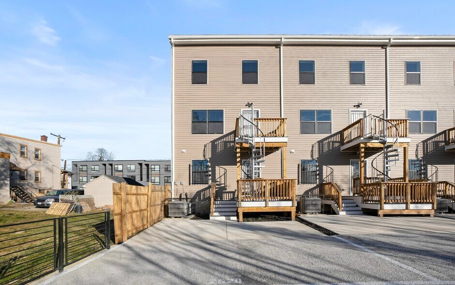 Building Photo - 2520 Elvans Rd SE