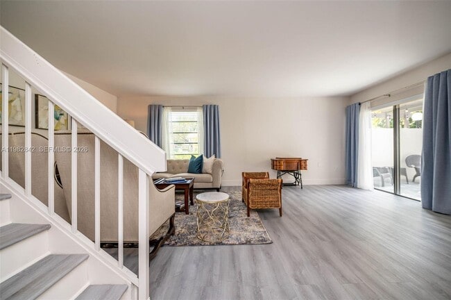 Building Photo - 4702 SW 67th Ave