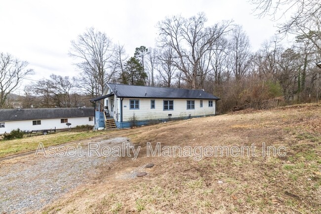 Building Photo - 219 Highland Ave