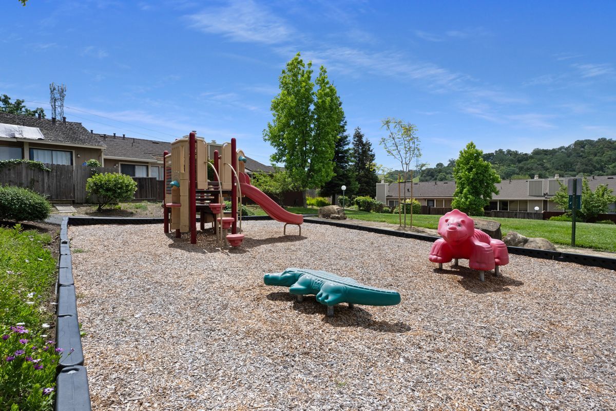 Building Photo - 238 Thistle Cir