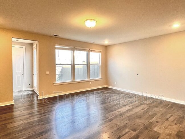 Building Photo - 117 Summer Tanager Dr