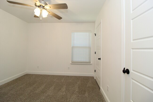 Building Photo - 1500 Ari Ave