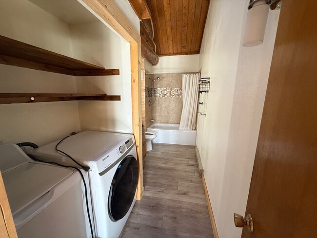 Building Photo - 545 Coulee Dr