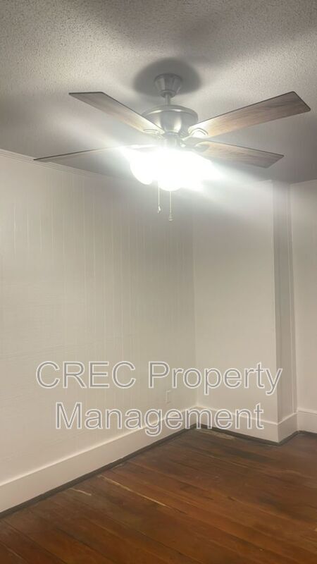 Building Photo - 293 King St