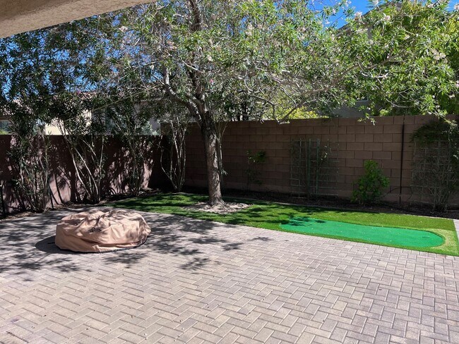 Building Photo - Wonderful 4-Bedroom Home with Loft & Den i...