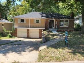 Building Photo - Spacious 3BR, 2.5BA Home in Kansas City – ...