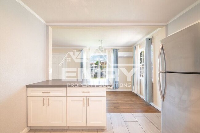 Building Photo - New 3 bed 1 bath house in Los Angeles CA 90063