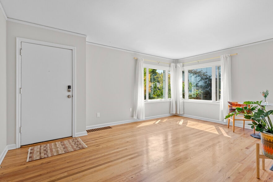 Living Room - 5263 NE 32nd Pl