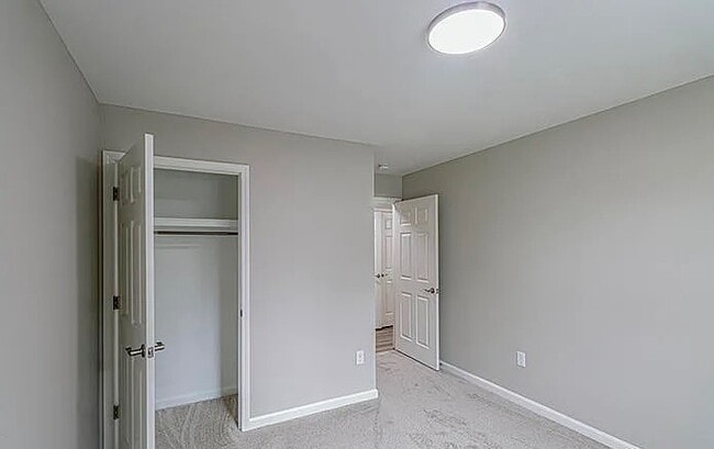 Building Photo - 6520 Brook Bend Way