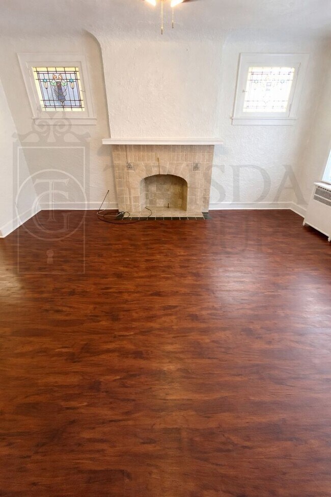 Building Photo - Avail Avail Aug 1st: A GEM in Dormont!  Spacious 3BR Twin Home, Parking, Charm, Walkability, Outd...