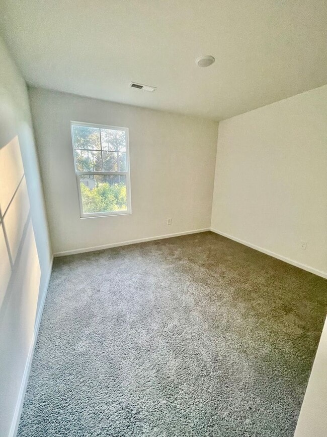 Building Photo - Welcome to this stunning 3-bedroom, 2.5-ba...