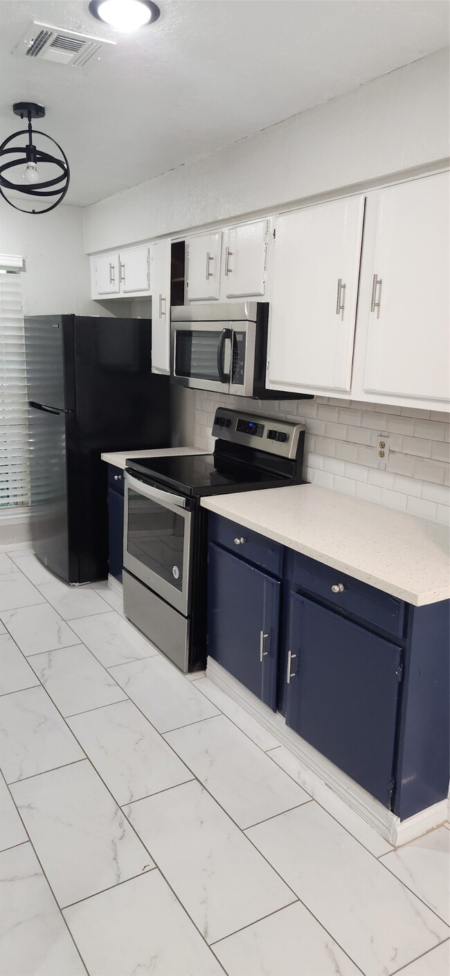 Building Photo - 12447 W Village Dr