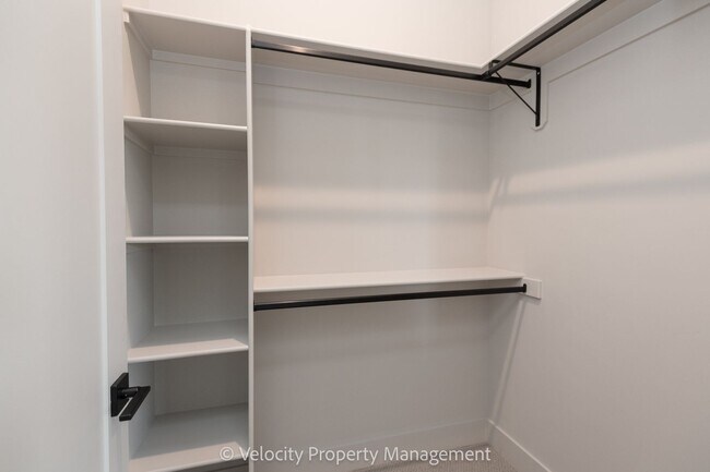 Building Photo - Luxury Westside Townhome!