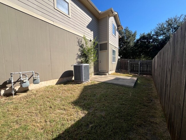 Building Photo - Great 3/2.5 Townhouse in Great Location