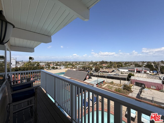 Building Photo - 200 Larsson St