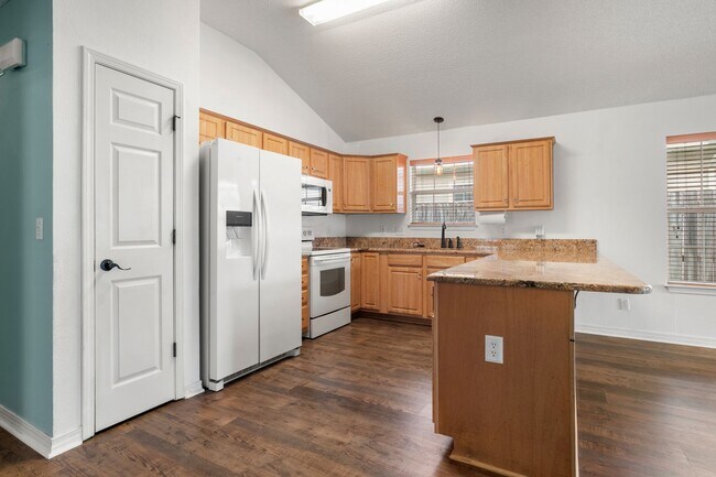 Building Photo - 5841 Last Big Tree Ln