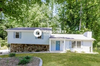 Building Photo - 3 Bedroom Pet-Friendly Home in Stone Mountain, GA with Main Street Renewal