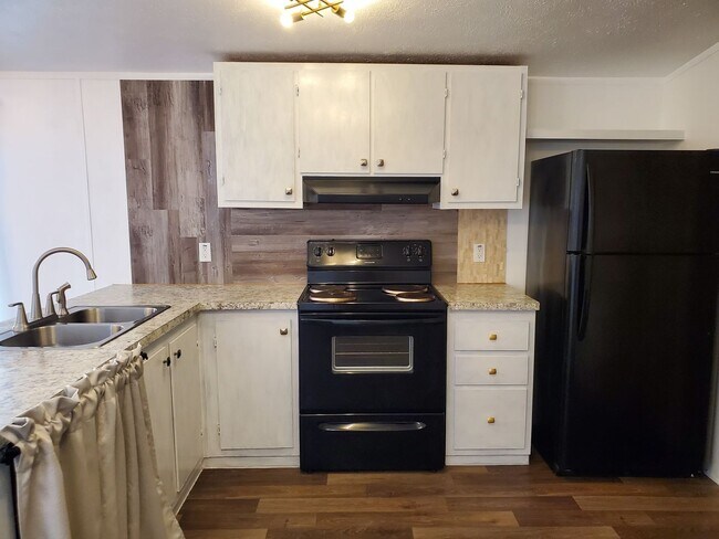 Building Photo - 2-Bedroom, 2-Bath Home for Rent