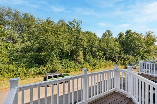 Building Photo - 3 Bedroom, 2.5 Bath Townhome in Steelpoint...