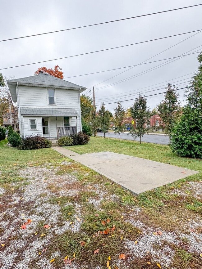 Building Photo - $1,095 - 2 Bed, 1.5 Bath House in Independ...