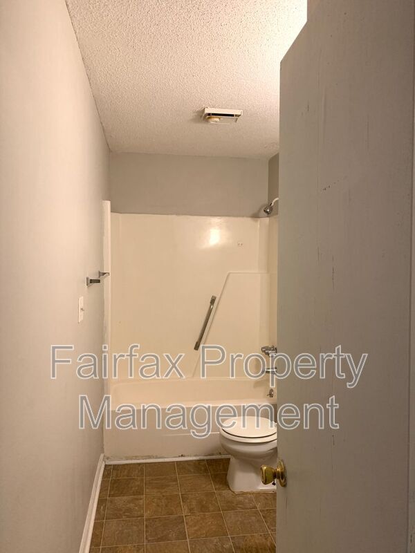 Building Photo - 1419 Cherrycrest Drive