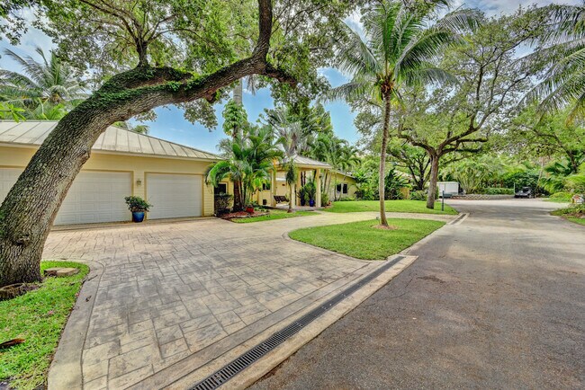 Building Photo - 2150 Tanbark Ln