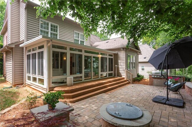 Building Photo - Spacious 4 Bedroom in Lake Jeanette - Larg...