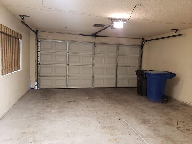 Building Photo - COMING SOON - REMODELED IN TEMPE!!!