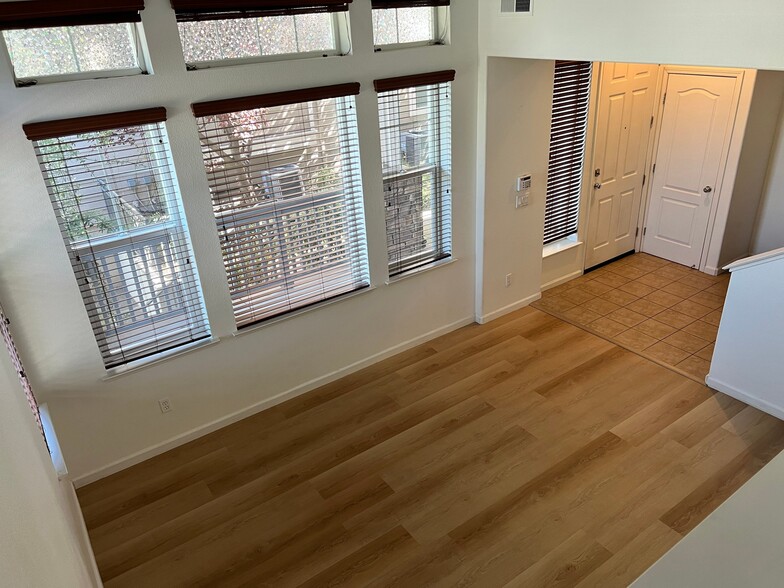 Building Photo - 357 Destino Cir