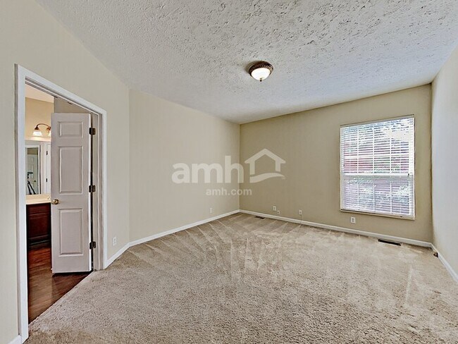 Building Photo - 1520 Bridgecrest Dr