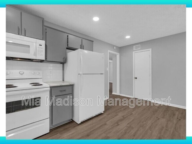 Building Photo - 111 E Mell St