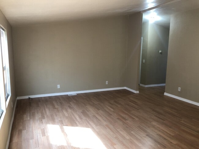 Building Photo - 167 W Rose St