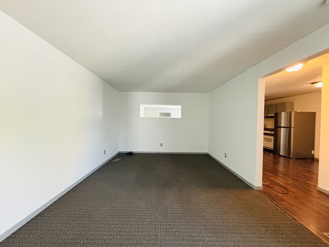 Building Photo - 333 E 4500 S