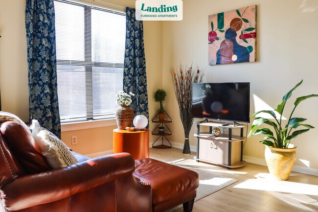 Building Photo - 898 Oak St NW