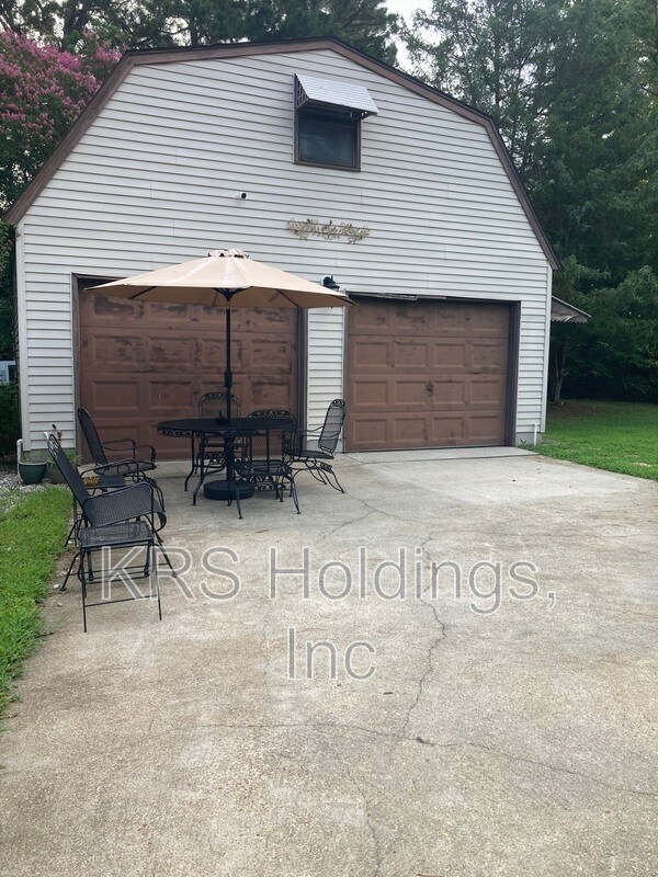 Building Photo - 418 Eastwood Dr