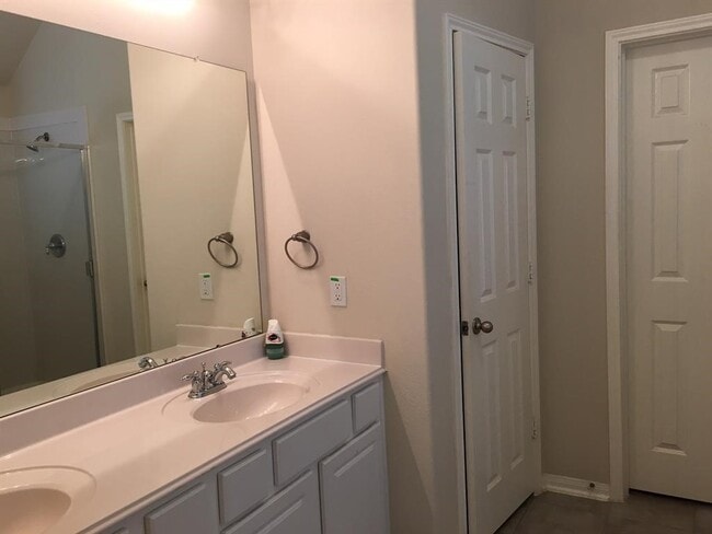 Building Photo - 7827 Iris Glen Ln