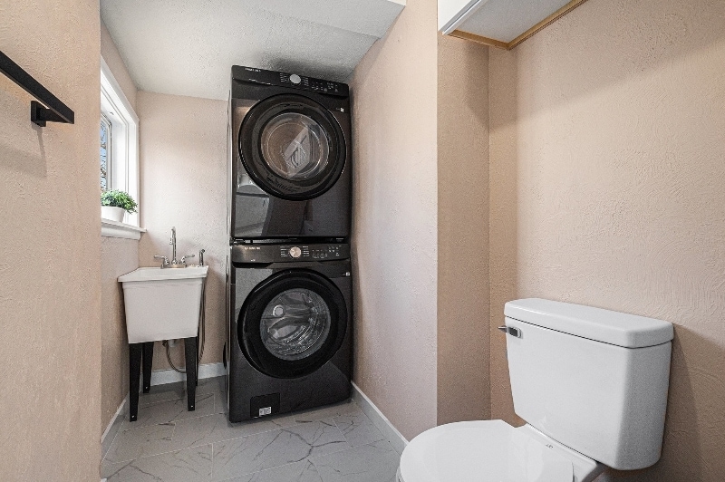 Building Photo - 718 E Cache La Poudre St