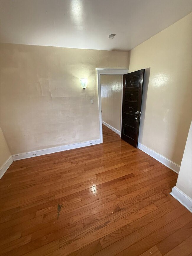 Building Photo - Super Convenient 3 bedroom in Olney