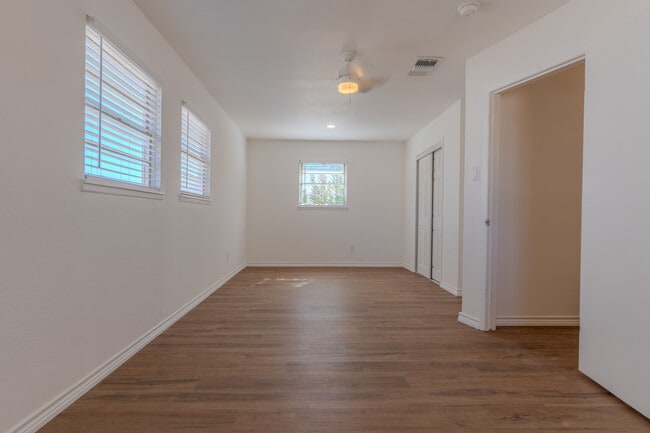 Building Photo - 5250 Durango Dr