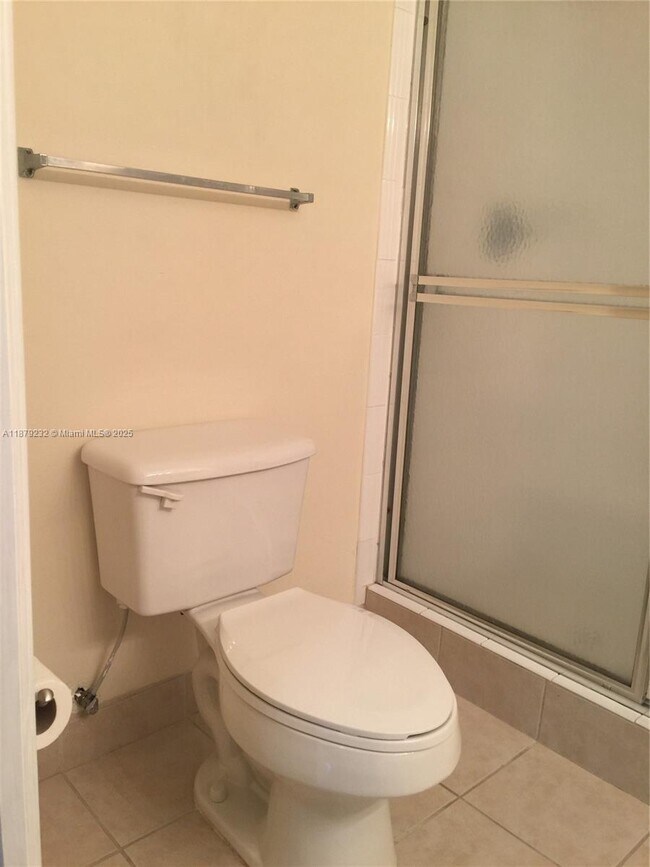 Building Photo - 7940 N Nob Hill Rd