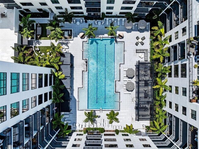 Building Photo - 1991 Main St