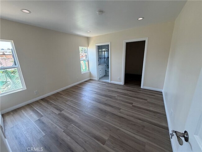 Building Photo - 3234 Vineland Ave
