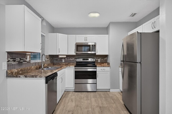 Building Photo - 2256 Inwood Cir S