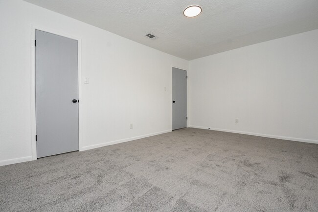 Building Photo - 15814 Winding Moss Dr