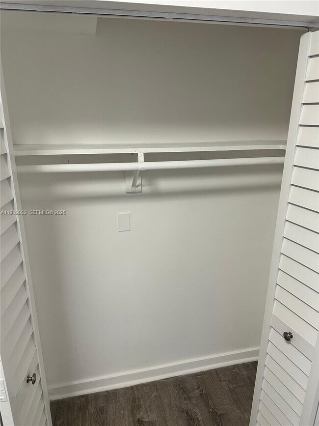 Building Photo - 1129 NW 3rd St