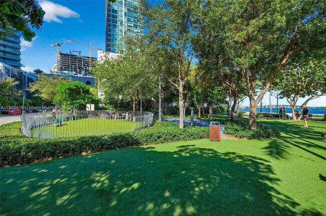 Building Photo - 480 NE 31st St