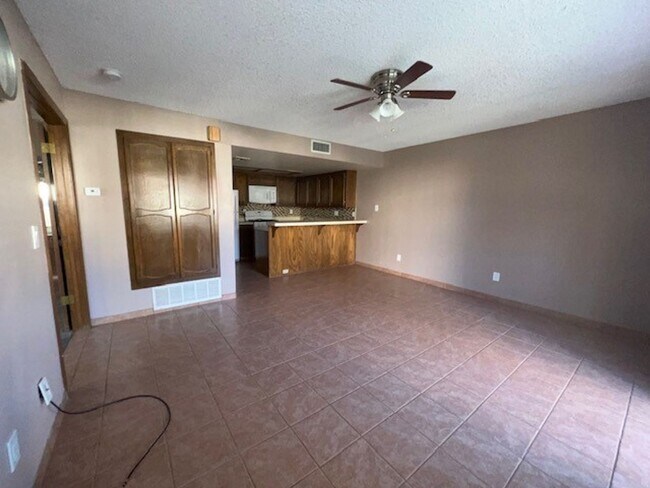 Building Photo - 1 Br Condo on lower level! Gated community