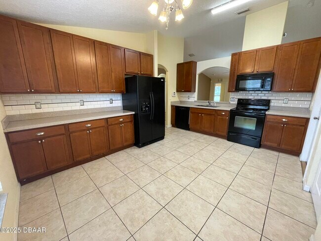 Building Photo - 232 Fountain Lake Blvd