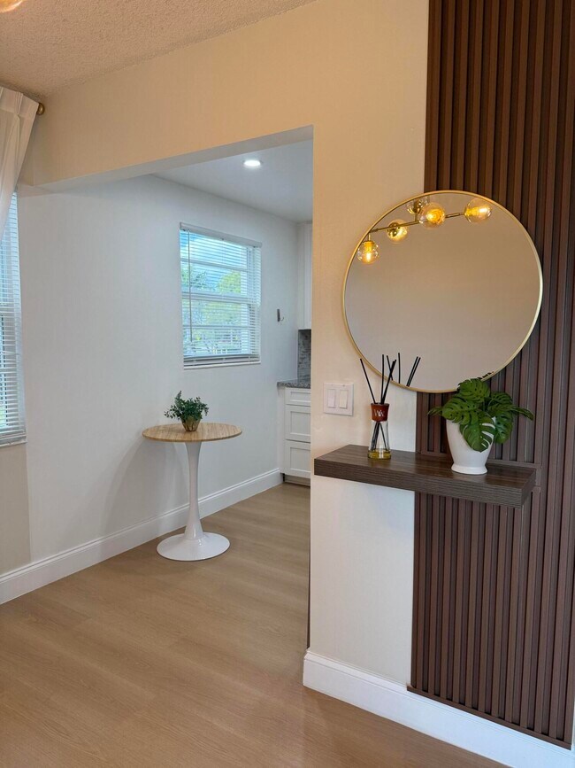 Building Photo - 402 Brighton J